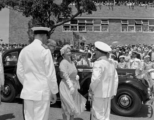 HRH-Queen-Mother-in-Mosman-in-1956.