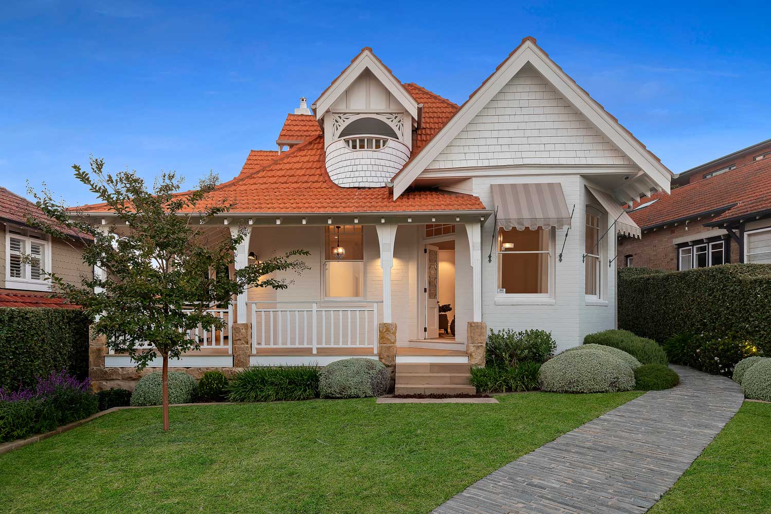 Queen Anne Homes With Green Roofs