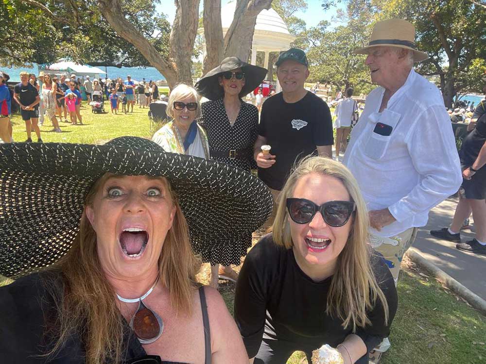 Prime Minister Anthony Albanese makes surprise visit to Balmoral beach ...