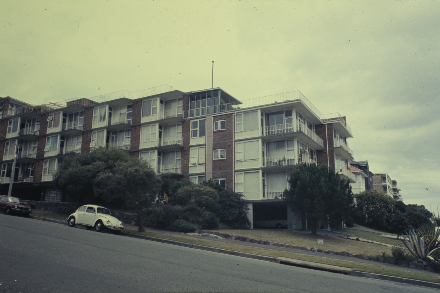 2-clifford-street-mosman-eastview-1977 The Eastview apartment block at 2 Clifford Street, Mosman, photographed in January 1977.