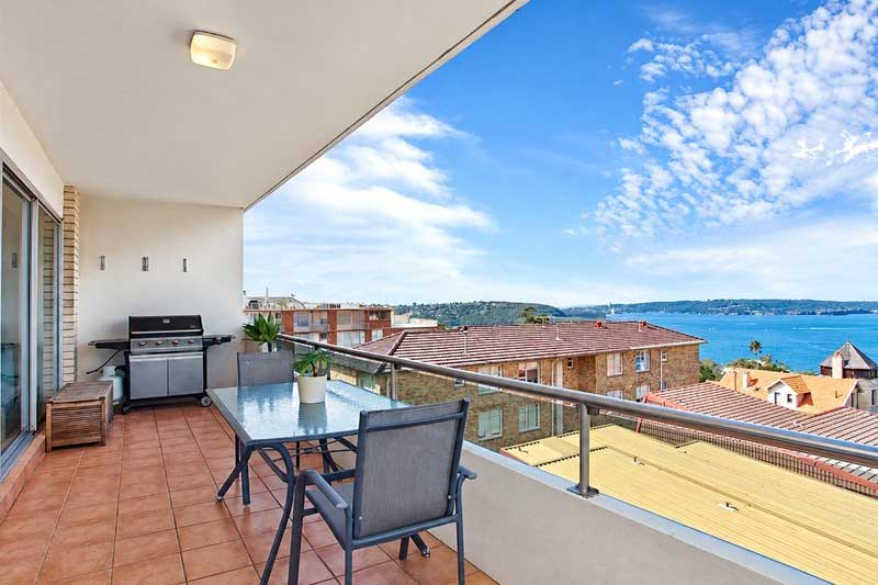The site offers views over Balmoral and through the heads.